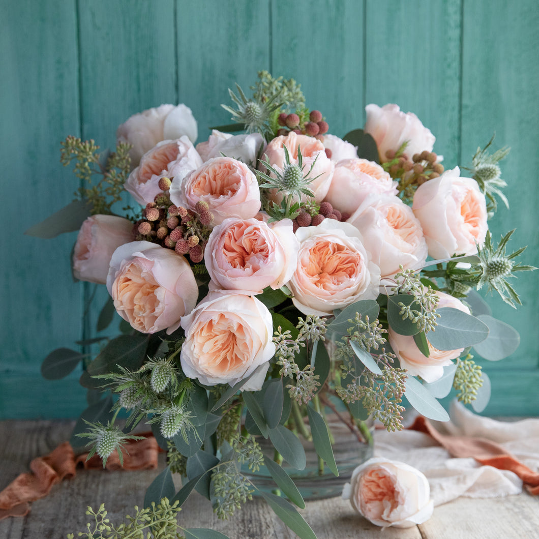 Bouquet of Juliet roses with a distinctive full cupped rose with voluminous petals, that ombré beautifully from soft peach to warm apricot.