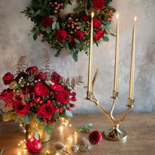 Holiday table seting with Tess roses with blackcurrant tones and richly ruffled rosettes with a glint of shimmering gold
